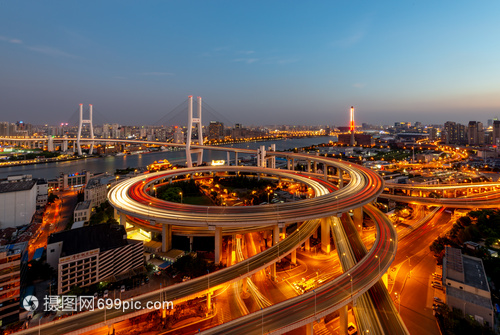上海城市立交橋 都市動脈與現代化象征